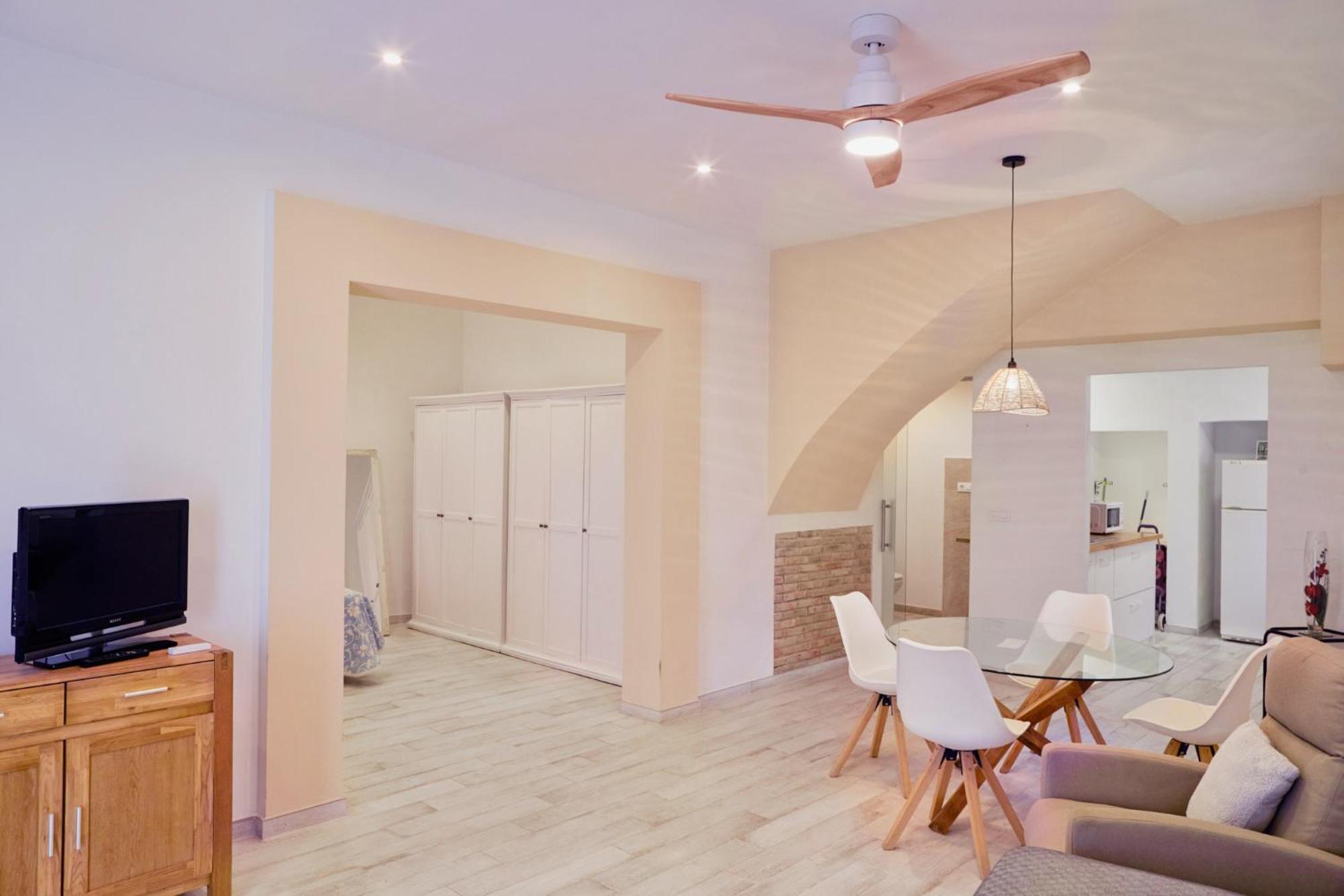 Loft Con Encanto En El Corazon Historico De Peralada Eksteriør billede